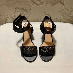XOXO Soft Black Wedge Heel Sandals w Cut Out Design - Size 7 M